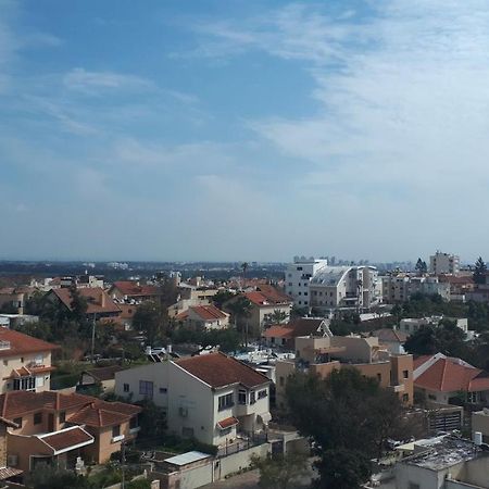 Апартаменты סטודיו חדש ויפה עם נוף לים Нетания Экстерьер фото