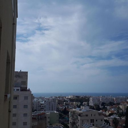Апартаменты סטודיו חדש ויפה עם נוף לים Нетания Экстерьер фото